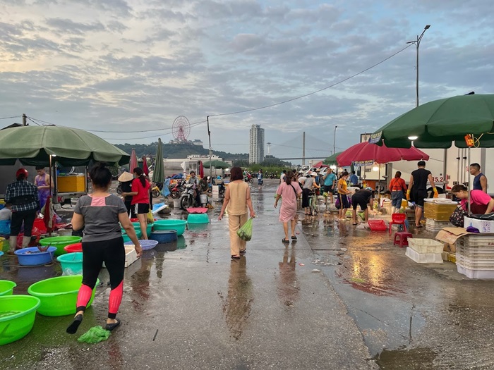 chợ hải sản ở Quảng Ninh - Chợ hải sản Hòn Gai