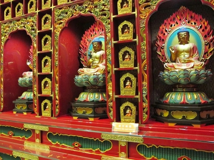 Tầng 2 của chùa Răng Phật Singapore