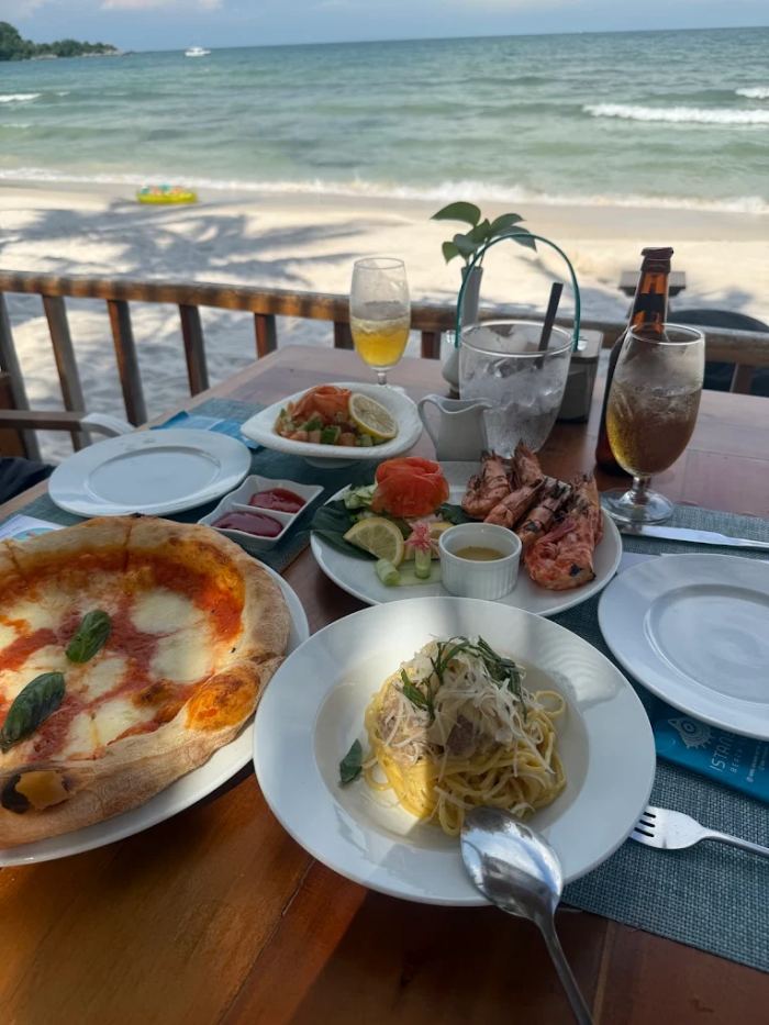 Ăn gì ở bãi Khem Istanbul Beach Club Phú Quốc