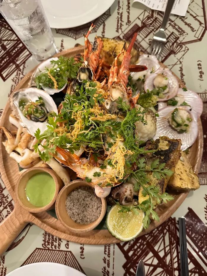 Ăn gì ở bãi Khem Red Rum 