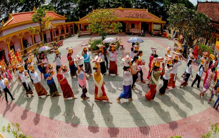 Lễ Hội Ok Om Bok ở Nam Bộ