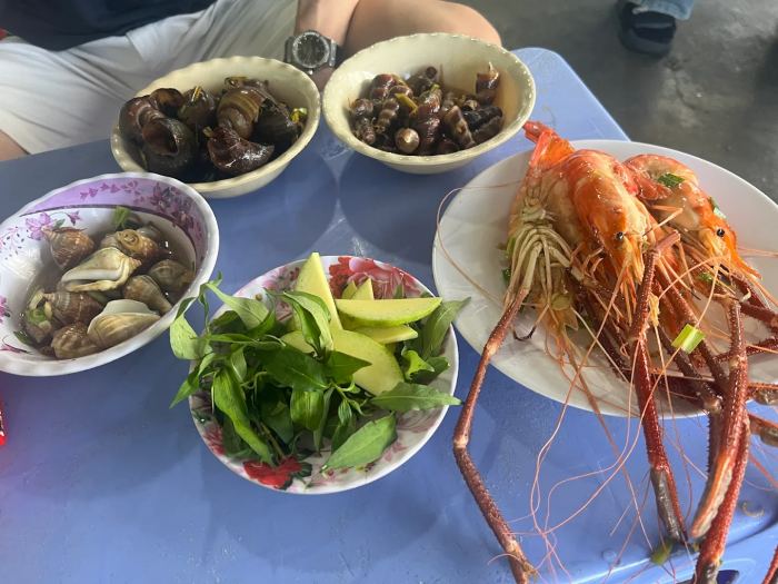 quán ăn local ở Quy Nhơn ốc khánh 
