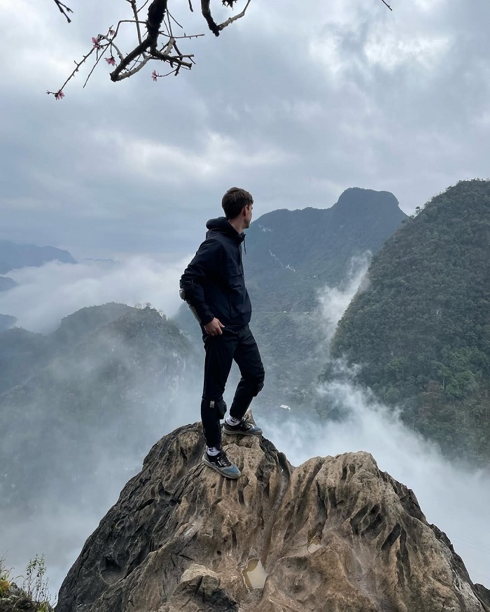 Mã Pì Lèng là điểm săn mây ở Hà Giang, đứng vào là có ảnh đẹp