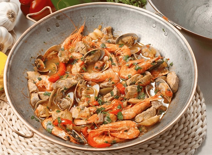 Ăn Cataplana de Marisco khi đến thành phố Algarve