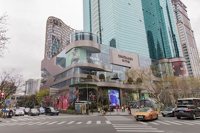 Trung tâm thương mại Dongji Xintiandi là địa điểm hàng đầu để đi ở phố đi bộ Thượng Hạ Cửu Bộ