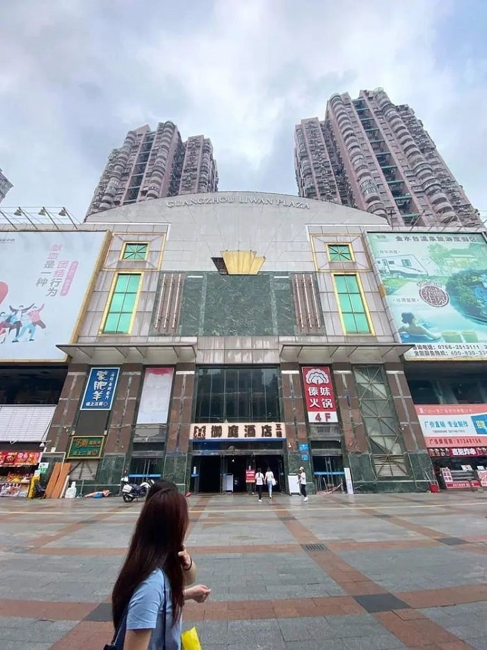 Quảng trường Lệ Loan là địa điểm hàng đầu để đi ở phố đi bộ Thượng Hạ Cửu Bộ