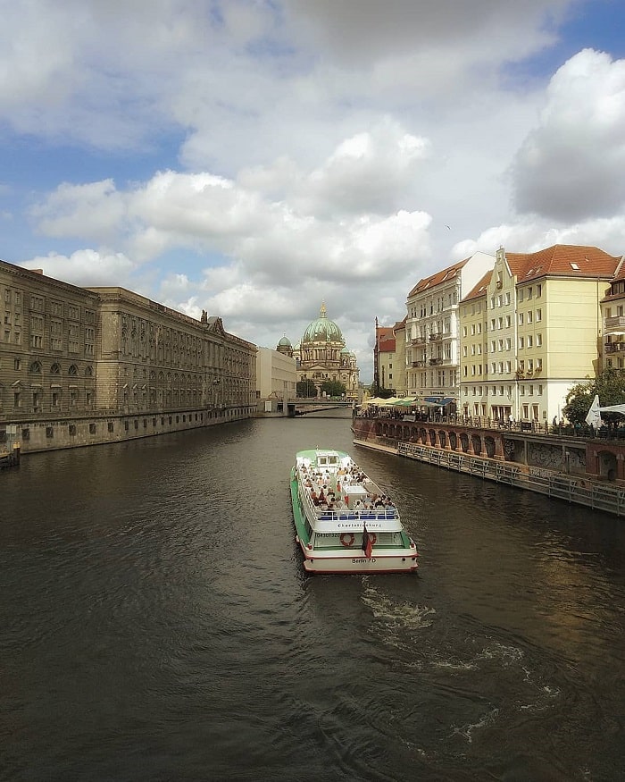 Du thuyền trên sông Spree Đức