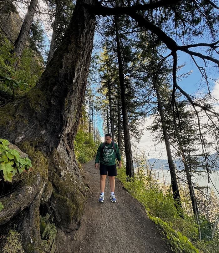 Đường mòn là điểm nổi bật không thể bỏ qua khi đến thác Multnomah