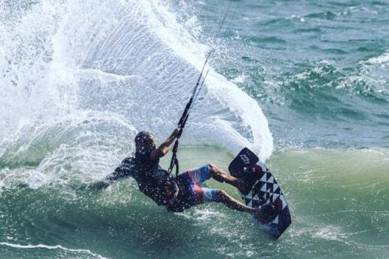 Lướt ván diều ở Mũi Né Lâm Đồng: Trải nghiệm thú vị mùa cuối năm