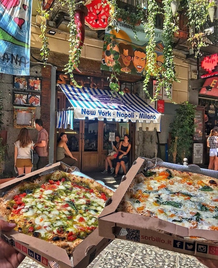 Nổi tiếng là quê hương của bánh pizza, thành phố Napoli còn có gì hấp dẫn?