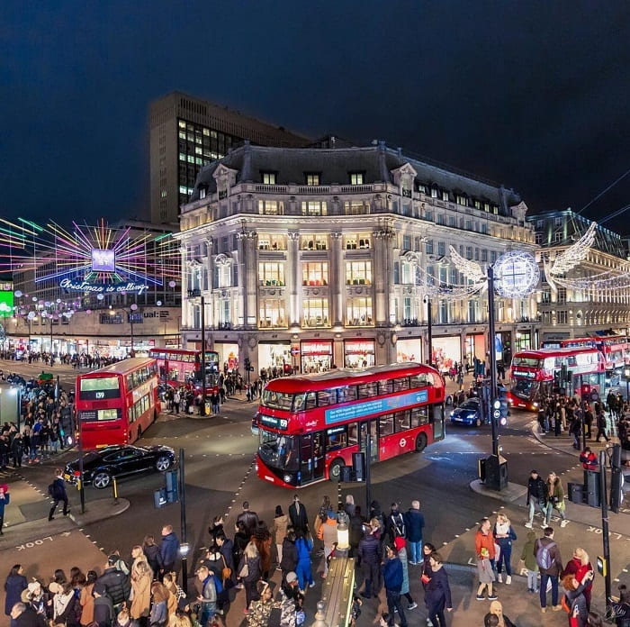 Chiêm ngưỡng vẻ đẹp lỗng lẫy của Lễ Giáng Sinh ở London nước Anh