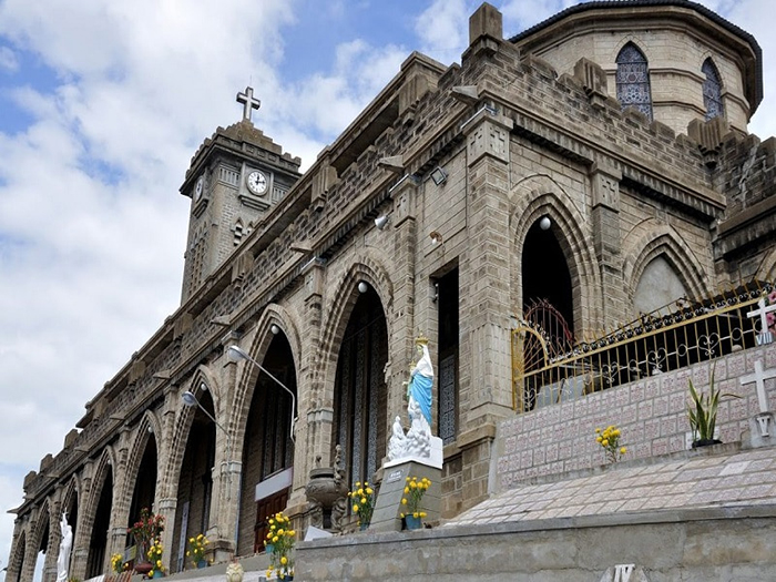 Nha Trang Stone Church is also known as Nha Trang Mountain Church because it was built on a small mountain in the coastal city.