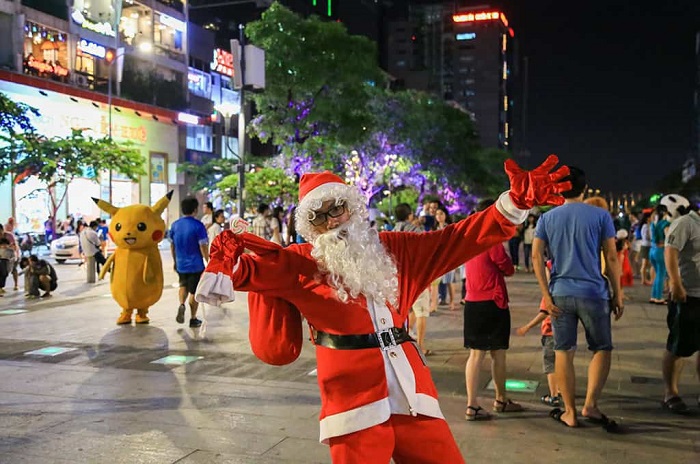 Revealing places to play Christmas in Ho Chi Minh City in 2019 is fun and lively