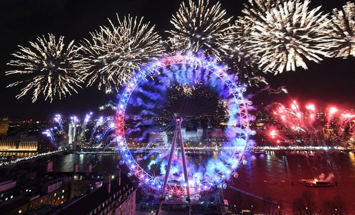 Con mắt London (London Eye) là địa điểm quen thuộc tổ chức màn bắn pháo hoa mừng năm mới ở thủ đô London.