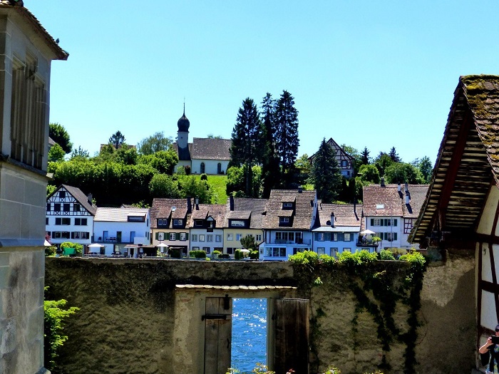 Sân sau trong bảo tàng St George's Abbey nhìn ra hồ - Thị trấn cổ Stein am Rhein