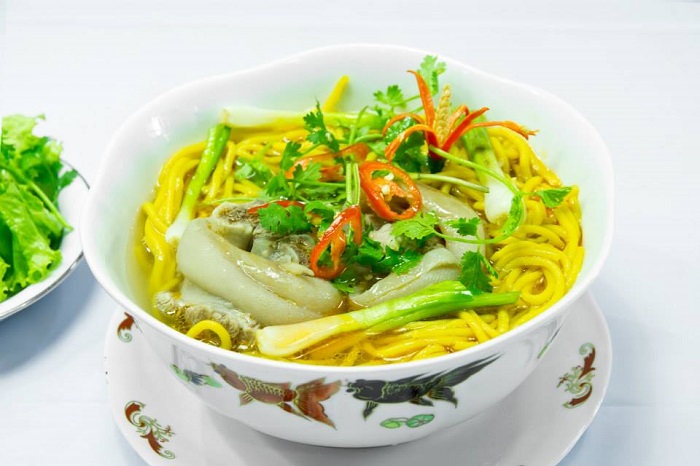 Phu Yen corn vermicelli - eaten with spring rolls