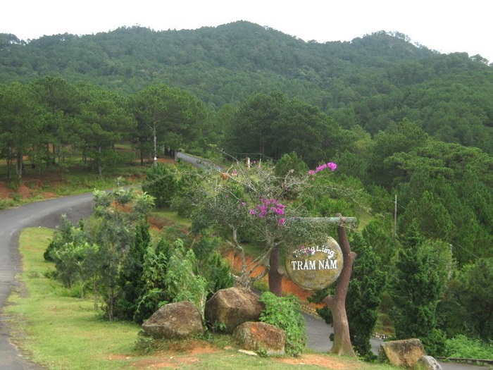 Lam Vien plateau - valley of hundred years