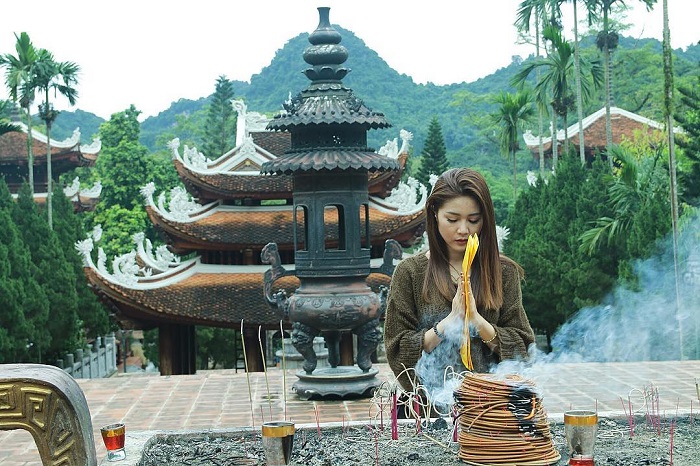 Những ngôi chùa đạt kỷ lục ở Việt Nam - chua-huong-vanle.90