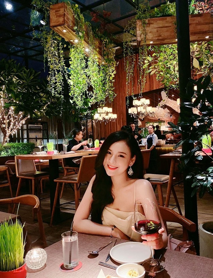 Noel dining place in Saigon-The-Log