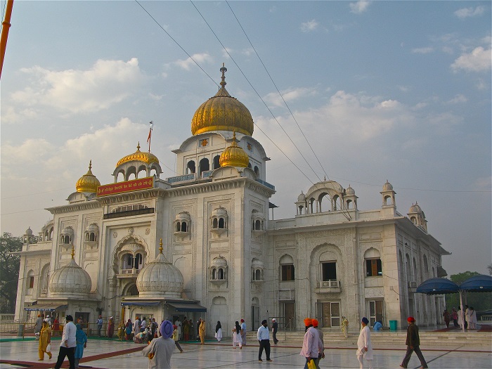Những địa điểm du lịch New Delhi - Gurudwara Bangla Sahib