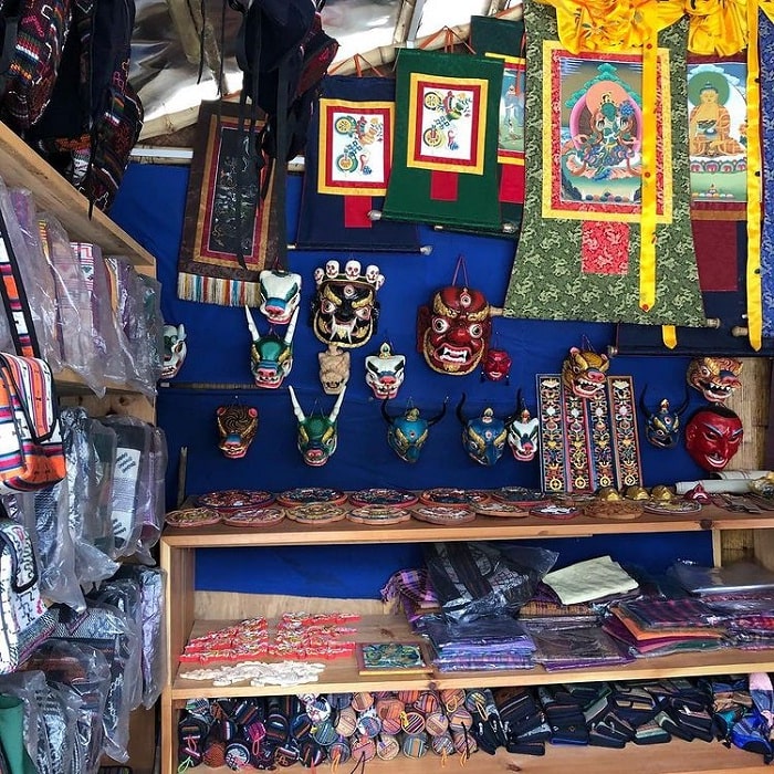 sản phẩm thủ công ở phố Norzin Lam - 1 trong các điểm mua sắm ở Bhutan nức tiếng