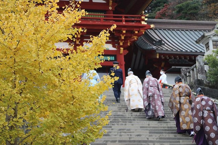 du lịch Nhật Bản tháng 1 - đi lễ đền Tsurugaoka Hachimangu
