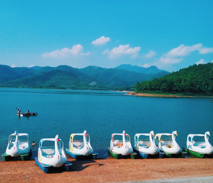 hồ Khe Chè Quảng Ninh - thuê thuyền đạp vịt