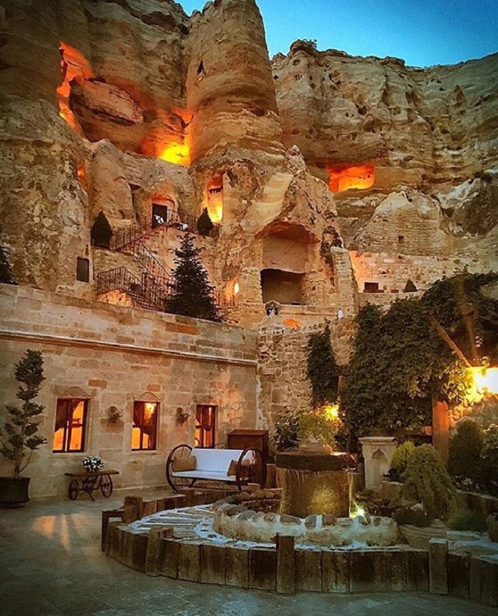 khách sạn hang đá ở Thổ Nhĩ Kỳ tráng lệ
