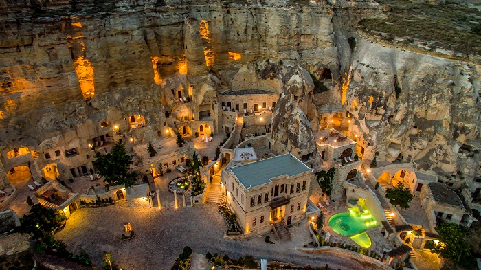 Độc lạ khách sạn hang đá ở Thổ Nhĩ Kỳ tráng lệ