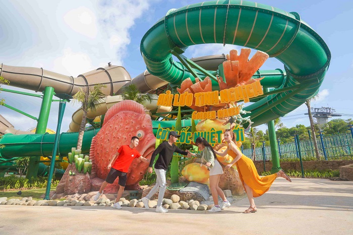 Amusement park in Phu Quoc - Have fun at Aquatopia Water Park 