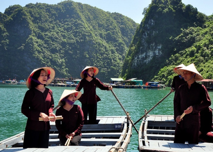 Cua Van Ha Long fishing village - experience as a fisherman