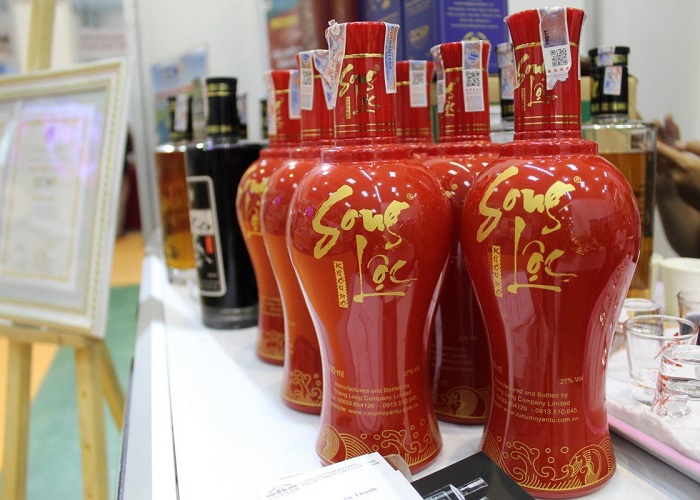 Buy gifts when traveling to Quang Ninh - Hoanh Bo sticky wine