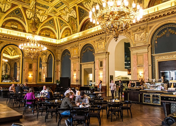 Những quán ăn ngon ở Budapest - Alexandra Bookcafe