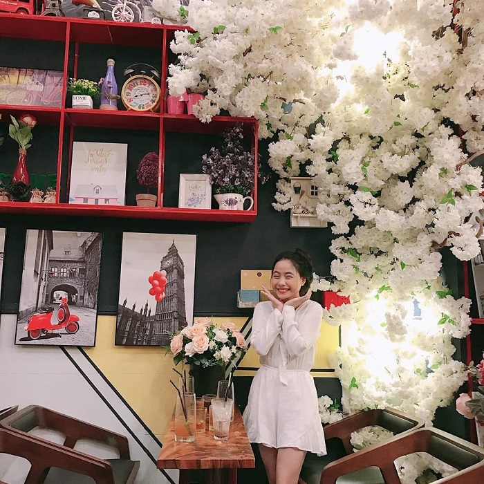 quán cà phê lồng chim ở Sài Gòn  - Xbizz Studio & Coffee Rose sống ảo đẹp