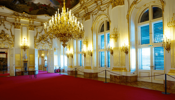 tham quan cung điện Schonbrunn - tham quan kiến trúc đẹp lộng lẫy
