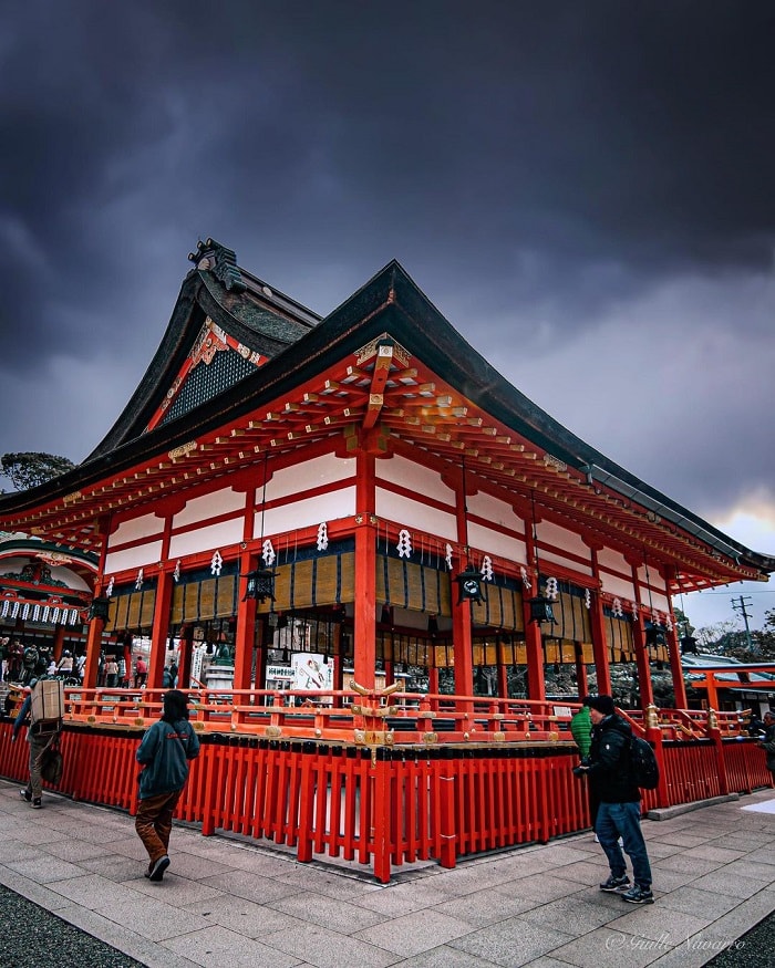 tham quan đền Fushimi Inari - vắng vẻ ban đêm