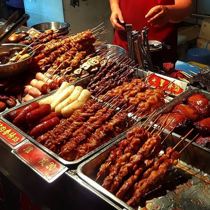 thit xiên - món ăn nổi bật tại chợ đêm Hoa Viên Đài Nam