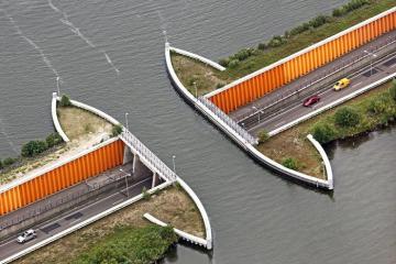 Du lịch Hà Lan chiêm ngưỡng cây cầu nước Veluwemeer độc - lạ nhất thế giới