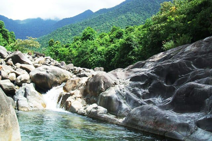 Elephant Stream Tourist Area - The majestic beauty of mountains and forests