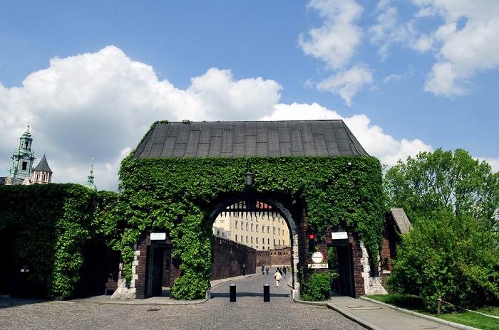 Hình ảnh bên ngoài cổng vào của lâu đài cổ Wawel Ba Lan