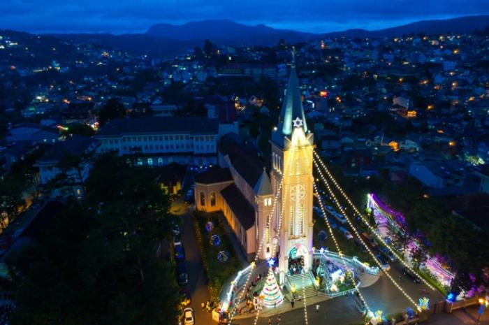  Reasons to celebrate Christmas in Da Lat's brilliant cathedral 