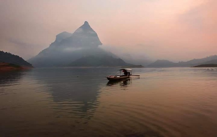 Na Hang Lake is one of the beautiful terrestrial Ha Long Bays in Vietnam