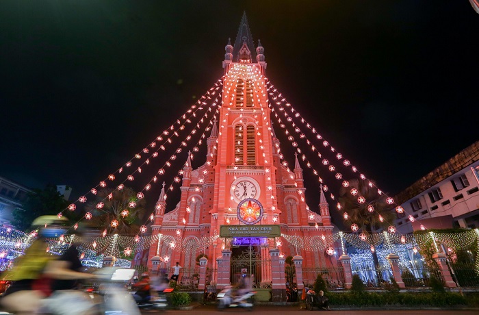 Những địa điểm chụp hình Noel ở Sài Gòn - Nhà thờ Tân Định