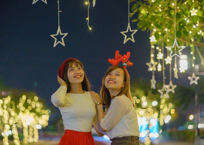  places to go to Christmas in Binh Duong - Midori Park took pictures