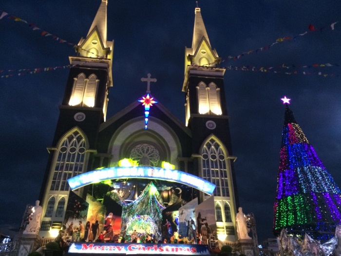  Christmas place in Binh Duong - shimmering Phu Cuong church