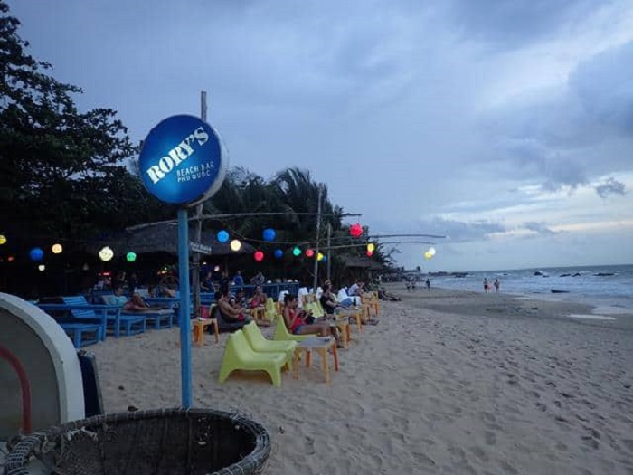 Places to celebrate Christmas in Phu Quoc- beach bars