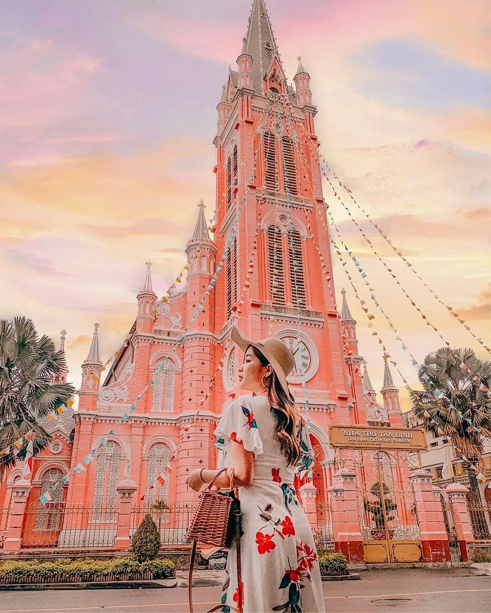 Nhà thờ Tân Định là điểm chụp ảnh Giáng Sinh ở Sài Gòn đẹp 
