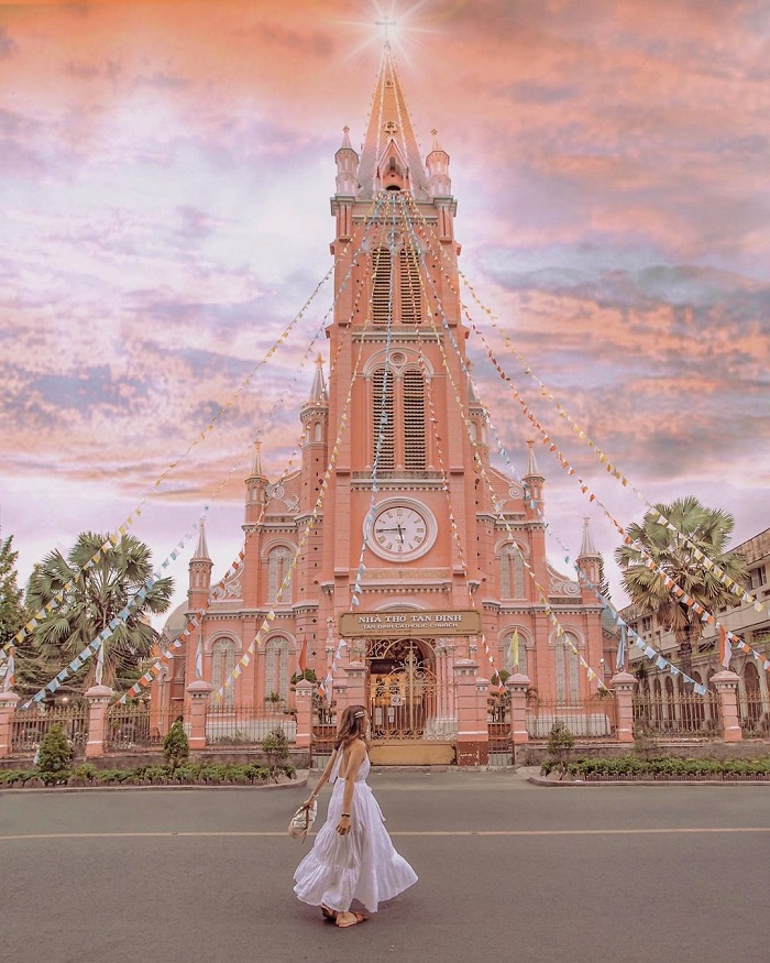 Nhà thờ Tân Định là điểm chụp ảnh Giáng Sinh ở Sài Gòn đẹp 