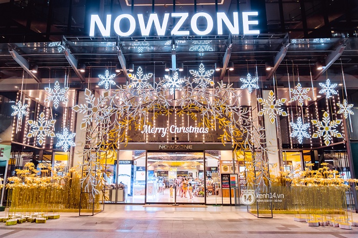 Nowzone là điểm chụp ảnh Giáng Sinh ở Sài Gòn đẹp 