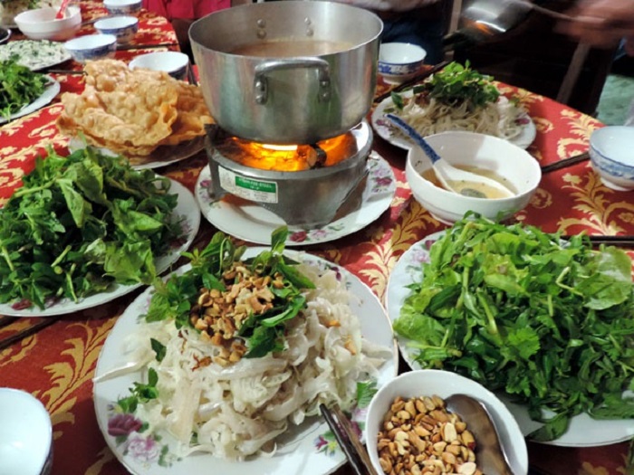 What to eat when coming to Hon Khoi salt field in Nha Trang? 